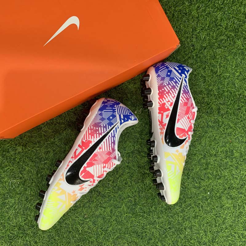 Nike Mercurial Vapor 13 Academy AG NJR Jogo Prismatico - White/Black/Racer Blue/Volt - AT7956-104